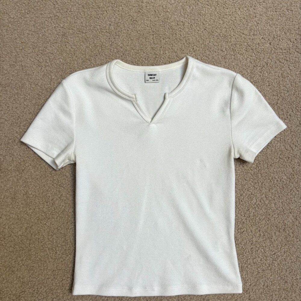 Size 2xs, Aritzia Sunday Best, short sleeve white shirt